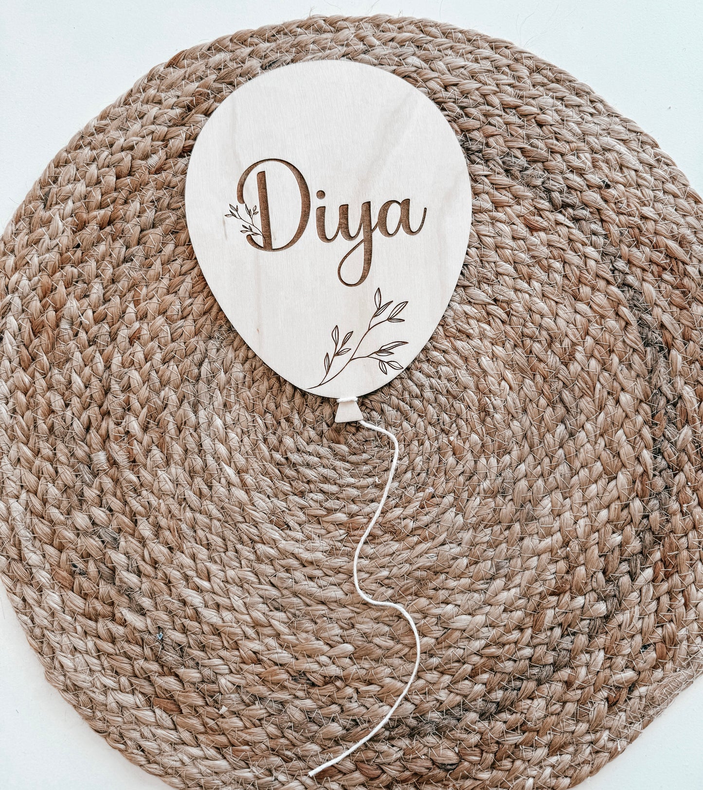 BALLONGSKILT I TRE (MED NAVN)